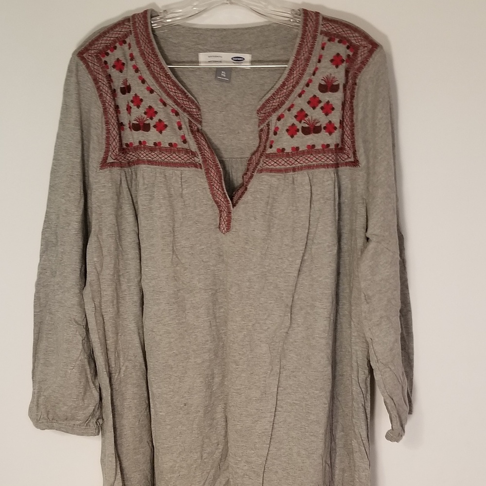 Old Navy maternity shirt